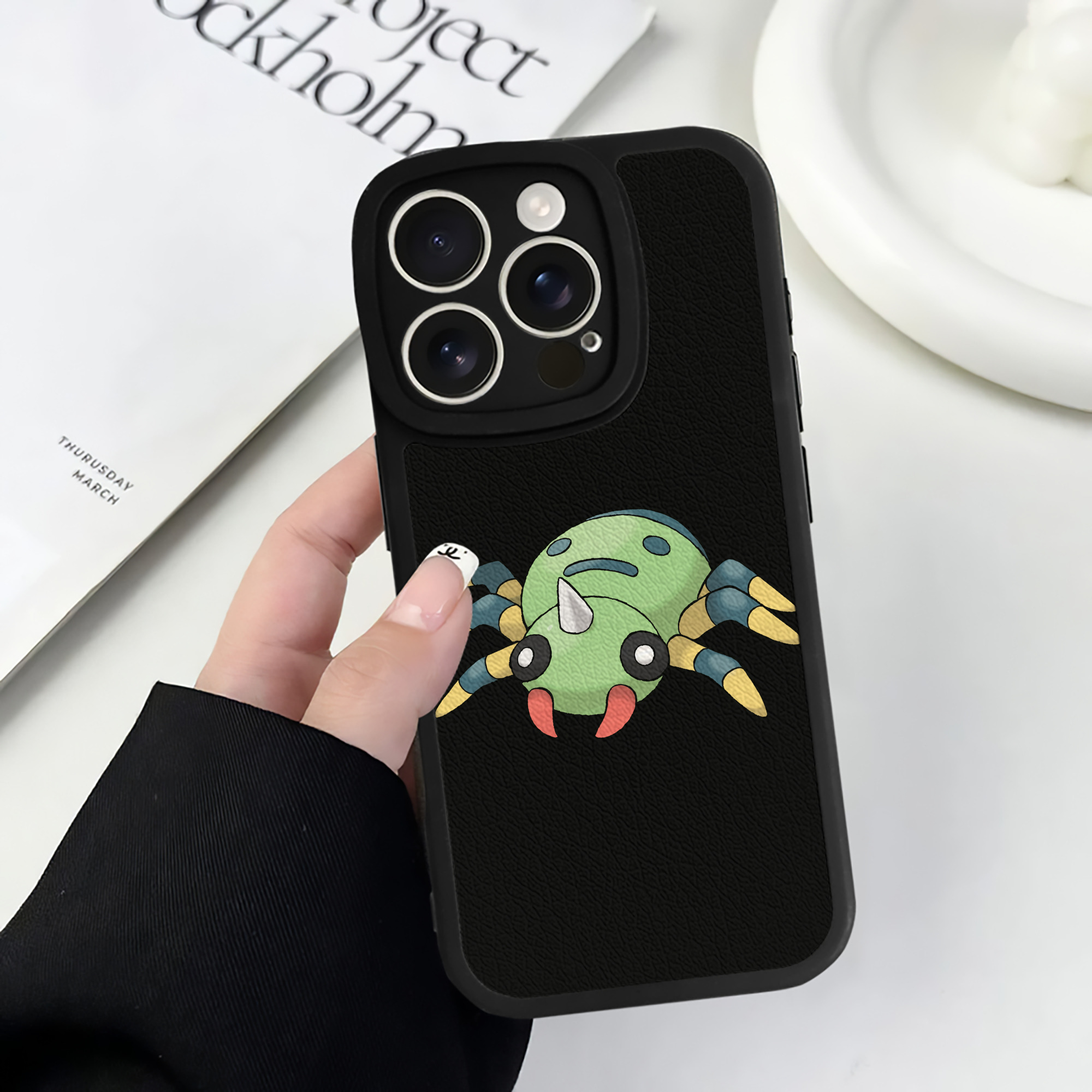 （画像用） ポケットモンスター Pokémon 【iPhone 16シリーズ対応】シリコンスマホケース（レザー調） 材質：シリコン